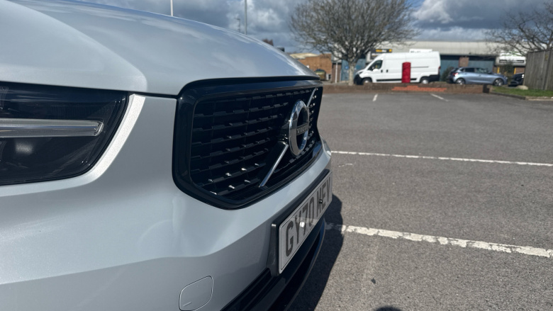 Volvo Xc40 2.0 B4P R DESIGN 5dr AWD Auto Petrol Estate